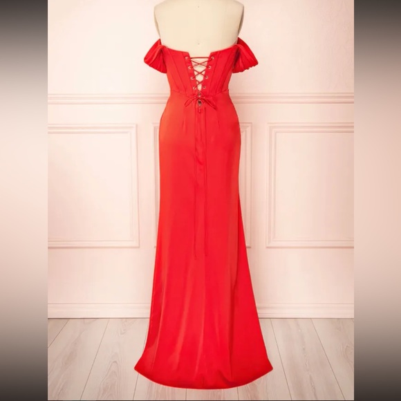Long wedding red dress with slit and open back - Picture 3 of 9